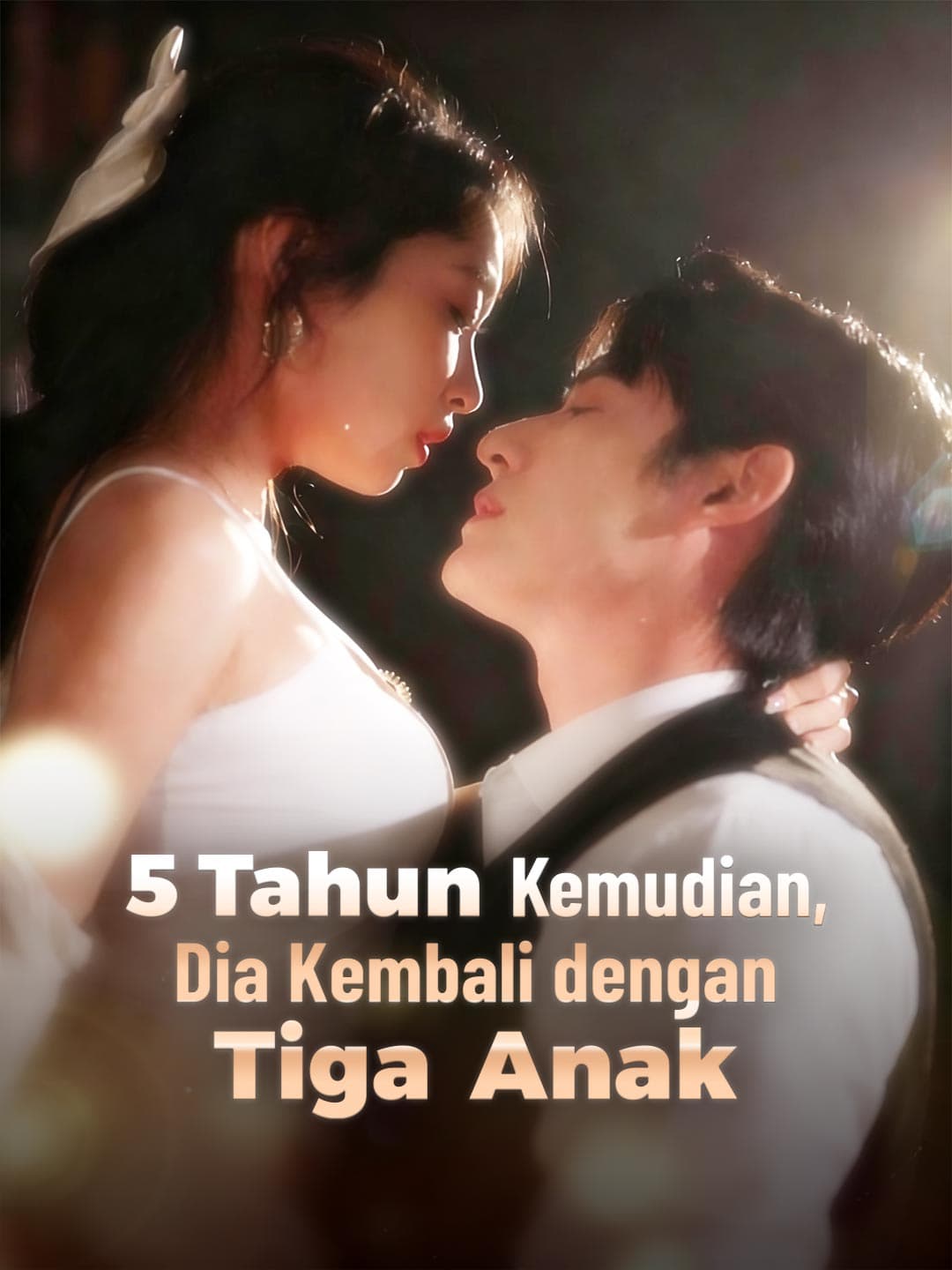 5 Tahun Kemudian, Dia Kembali dengan Tiga Anak - ReelShort